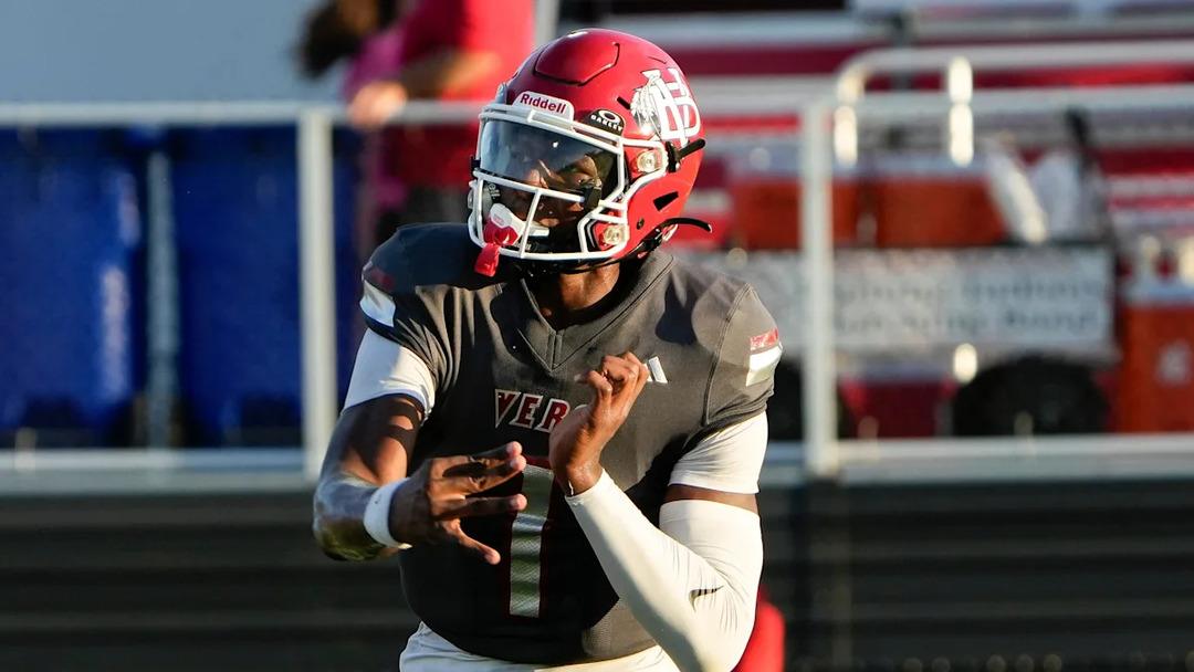 Elite QB Makes Stop in Florida, Recruiting Radar Lights Up